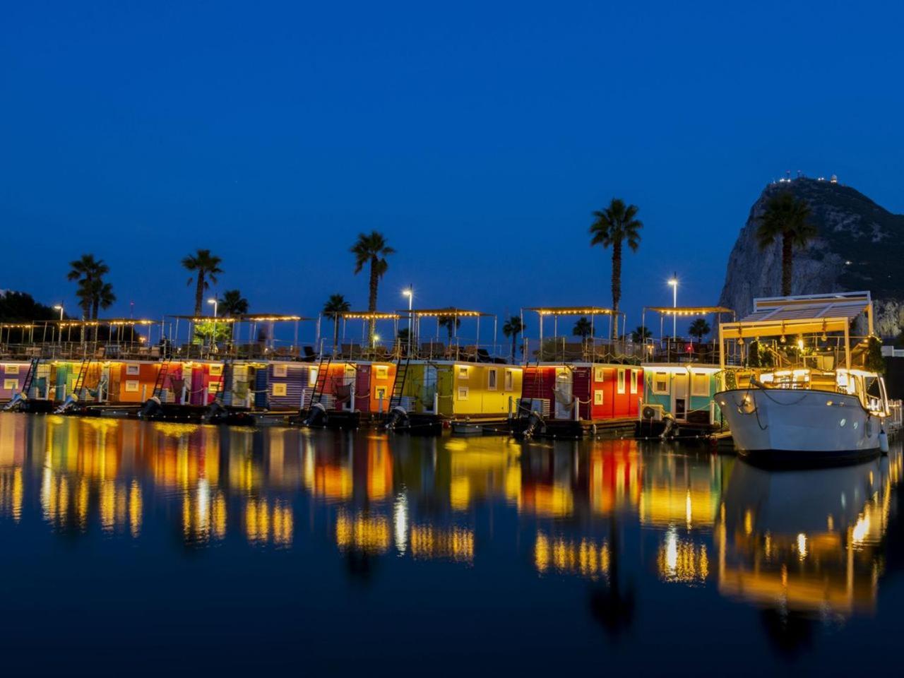 Boat Haus - Casas Flotantes Frente A Gibraltar Otel La Línea de la Concepción Dış mekan fotoğraf