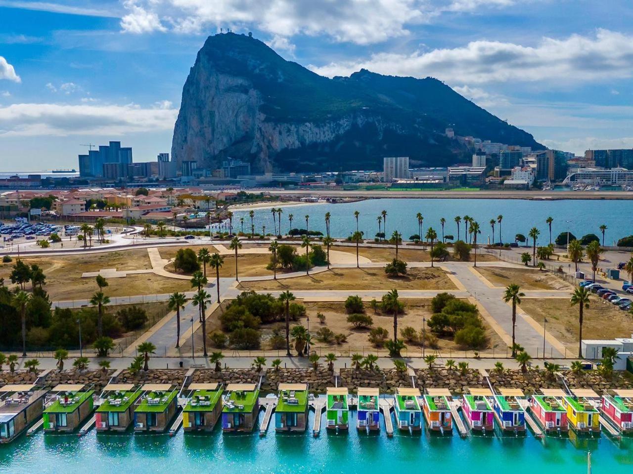 Boat Haus - Casas Flotantes Frente A Gibraltar Otel La Línea de la Concepción Dış mekan fotoğraf